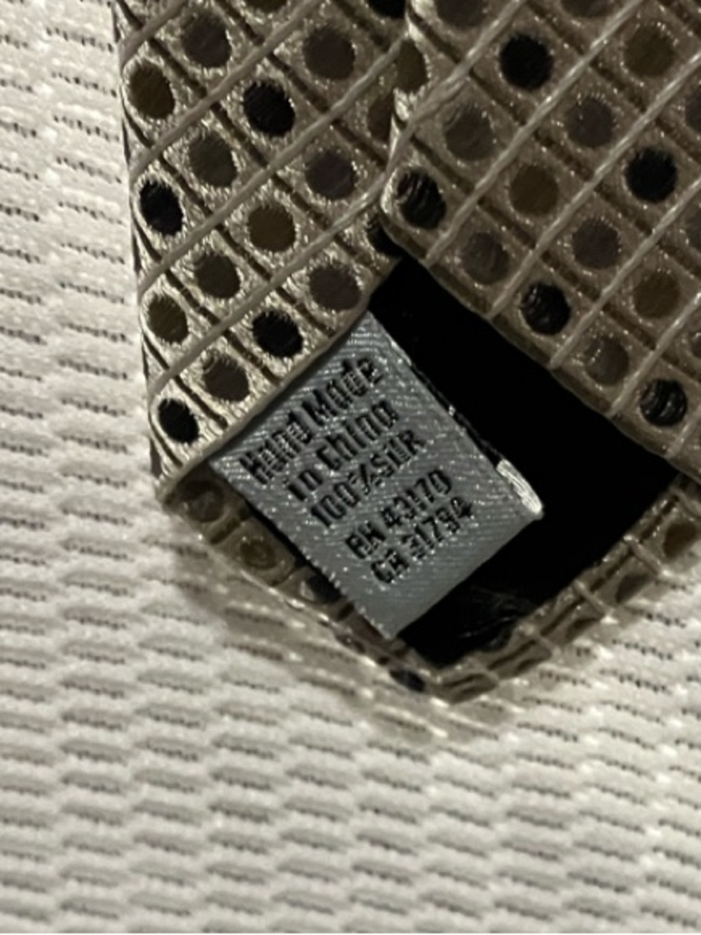 Geoffrey Beene Silver Taupe Geometric Silk Necktie - Picture 3 of 7